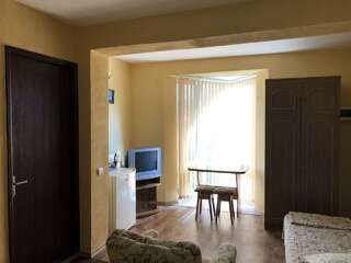 Гостевой дом АнНи Гаспра 3-местный номер стандарт-5