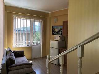 Гостевой дом АнНи Гаспра Четырехместный номер с балконом-18