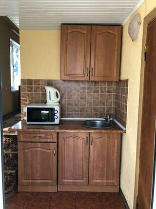 Гостевой дом АнНи Гаспра Четырехместный номер с балконом-8