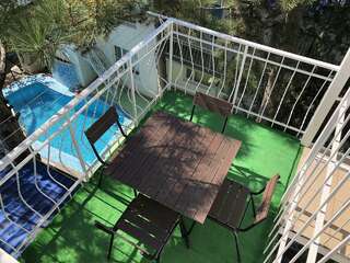 Гостевой дом АнНи Гаспра Четырехместный номер с балконом-10