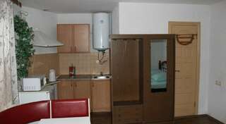 Гостевой дом АнНи Гаспра 2х-местный номер с 1 кроватью и мини-кухней-8