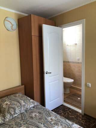 Гостевой дом АнНи Гаспра Номер стандарт с 1 двуспальной кроватью-2