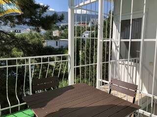 Гостевой дом АнНи Гаспра Четырехместный номер с балконом-16