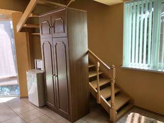 Гостевой дом АнНи Гаспра Четырехместный номер дуплекс улучшенный-11