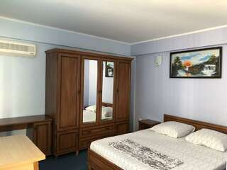 Гостевой дом АнНи Гаспра Четырехместный номер с балконом-23